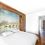 Ile Saint Louis - Quai D\'Orleans 2Bdr By B\'Your Home