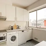 Eiffel Tower & Champs-Elysees - 2Br With Balcony - Cityapartmentstay