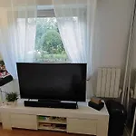 T2 Meuble 1 Er Etage Dans Un Quartier Calme A Paris 17