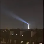 Amazing Eiffel Views Cool Area