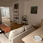 Apparemment Au Coeur De Paris