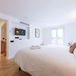 Urban Retreat Brand-New Duplex 2-Bedroom