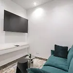 Buttes Chaumont Charming Apartment 4P