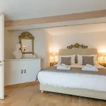 Louvre Apartments