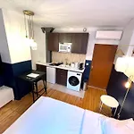 Pere Lachaise Apartment