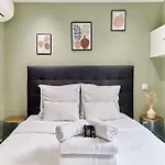 Apartment Center Of Paris By Studio Prestige
