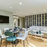 Apartment Center Of Paris By Studio Prestige