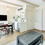 Luminous One-Bedroom In The Center Of Paris In Marais District - Welkeys