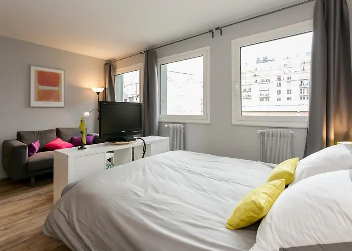Nicely Decorated Modern Studio Near The Eiffel Tower - Paris - Welkeys