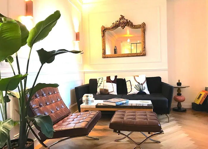 Montmartre Parisian Apartment - Full 51 M2