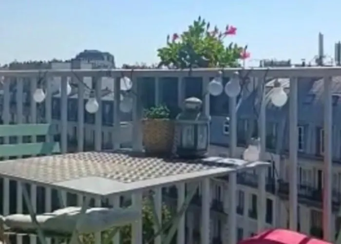 Amazing Eiffel Views Cool Area