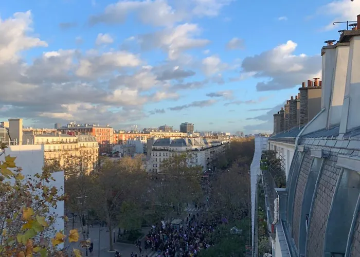 Magnifique Appartement Metro Voltaire