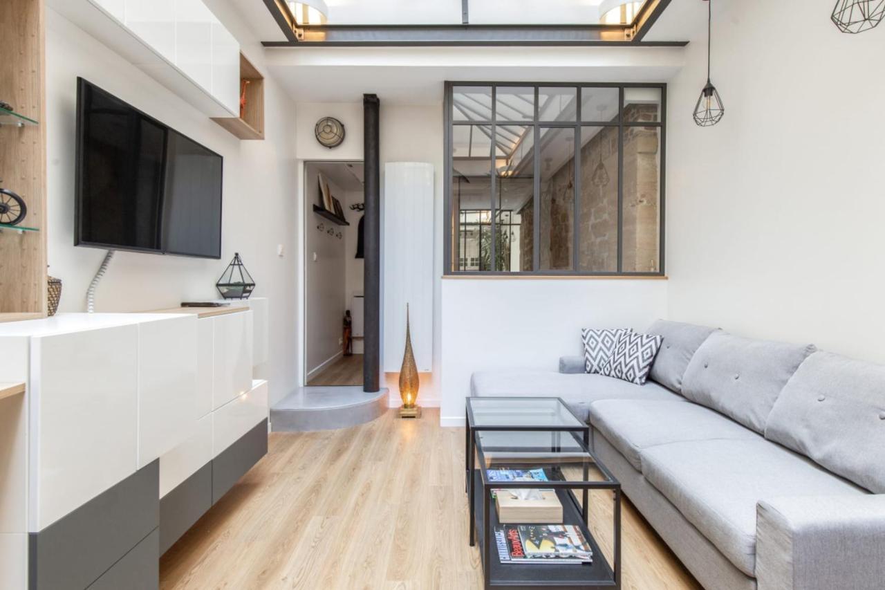 Former Art Studio Under Glass Roof In Strasbourg St-denis Welkeys Appartement Paris
