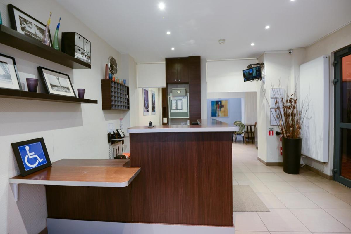 Du Mont Louis Hotel 2*