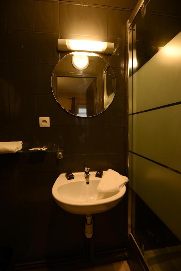 Hotel Du Mont Louis Paris