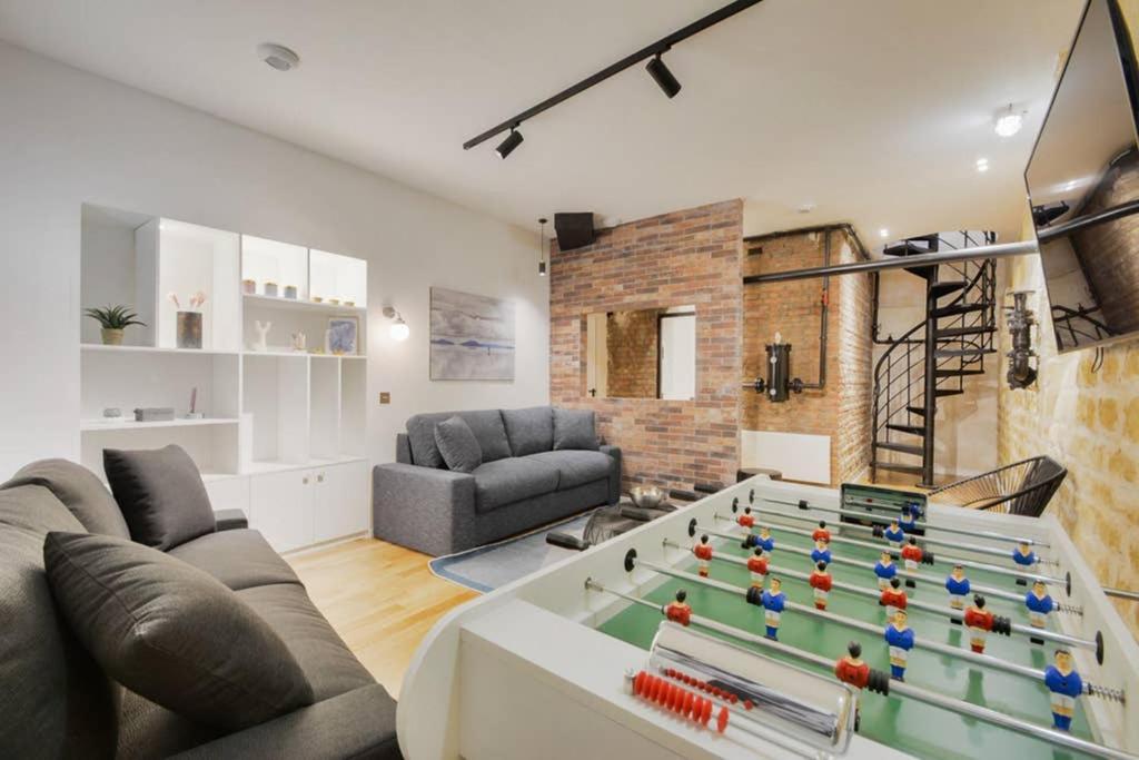 Apartment Amazing 10bed In The Heart Of Le Marais And Suprises... Paris