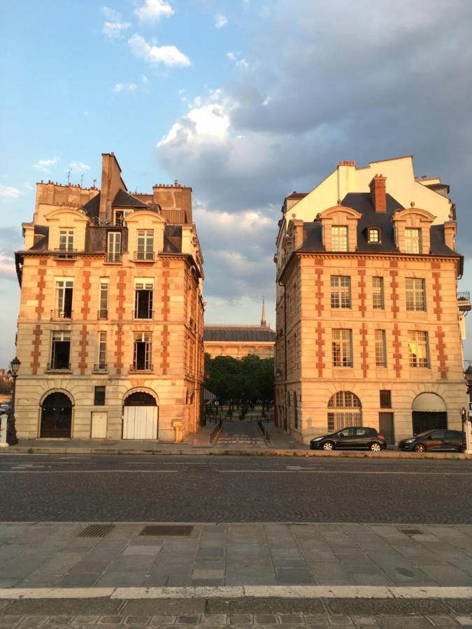 Apartment Trendy And Chic In The Heart Of Saint-germain Des Pres