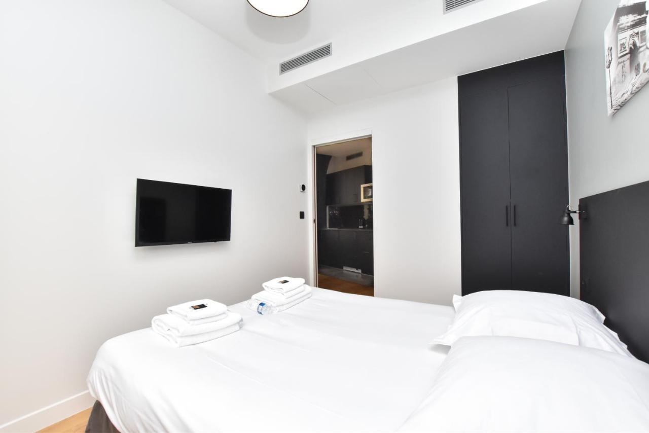 Cmg Opera Apartment