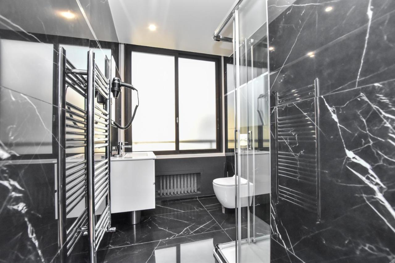 Cmg Opera Apartment