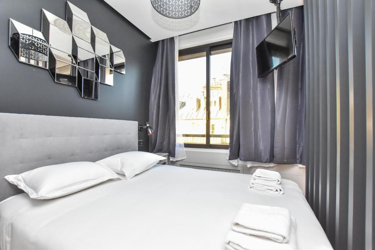 Cmg Opera Apartment