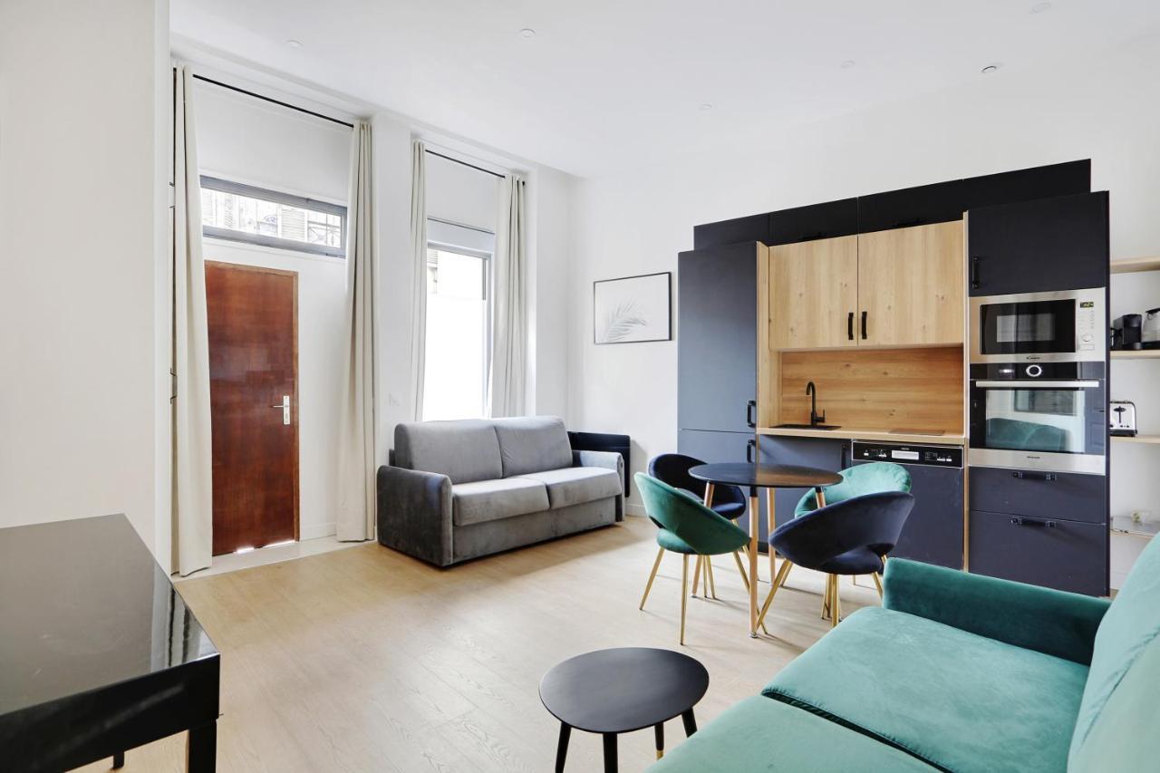 Off Majesti In Marais - Rue Du Petit Musc *