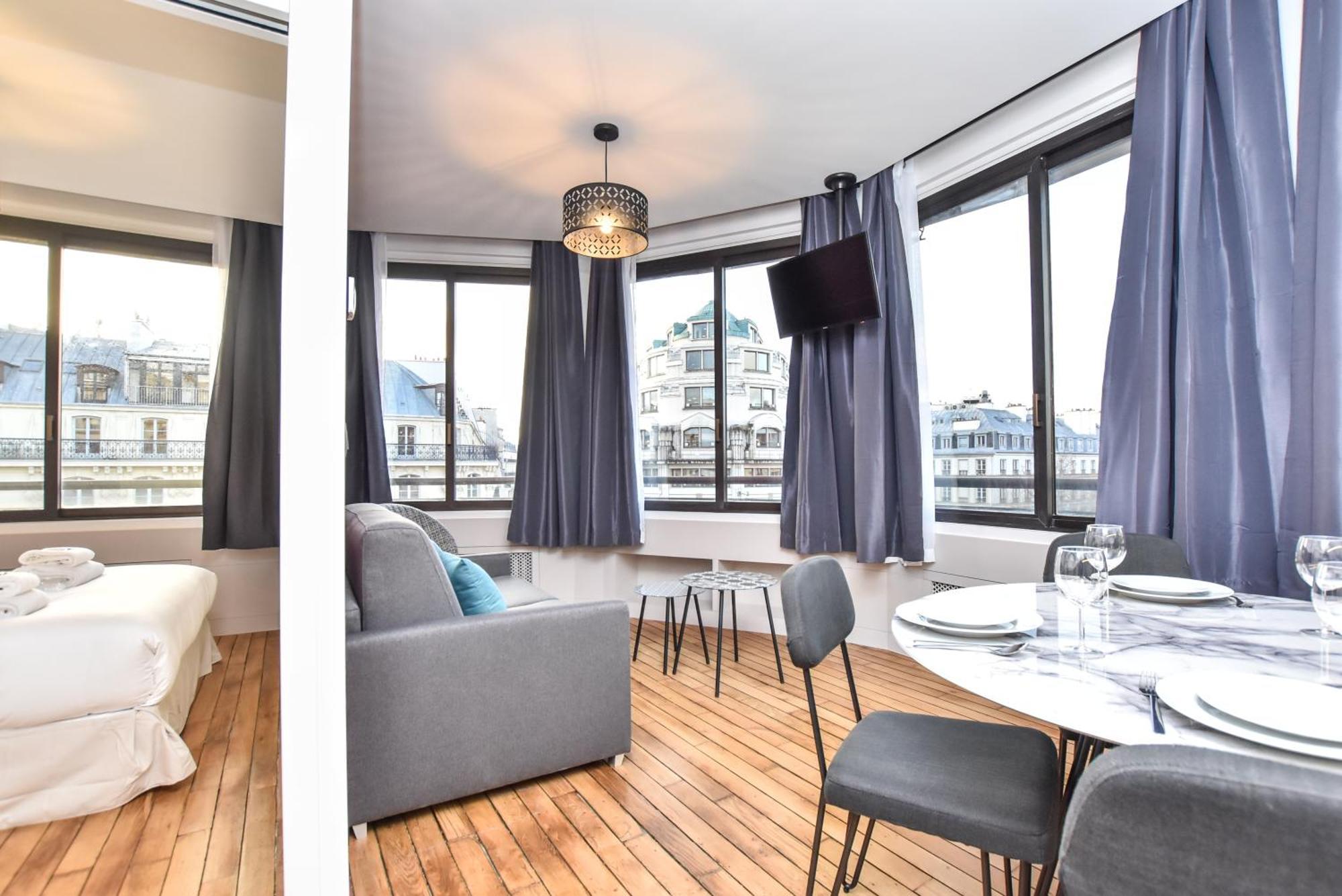 Cmg Opera Apartment