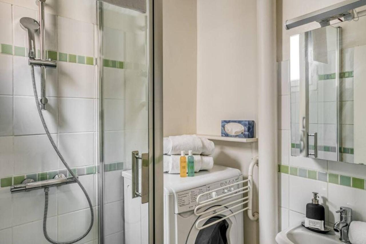 Stunning 2 Bedrooms In Apartment Paris