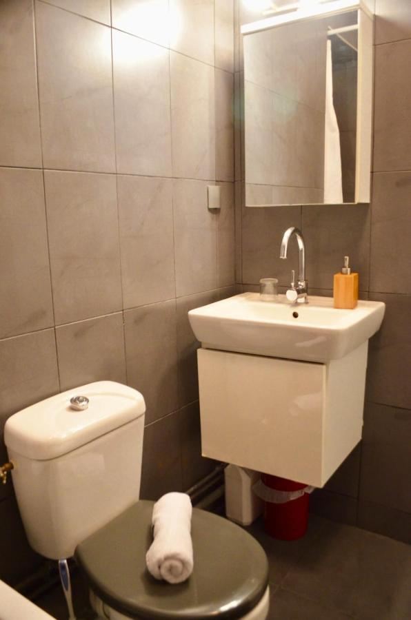 1 Bedroom In The Heart Of The Marais Area *