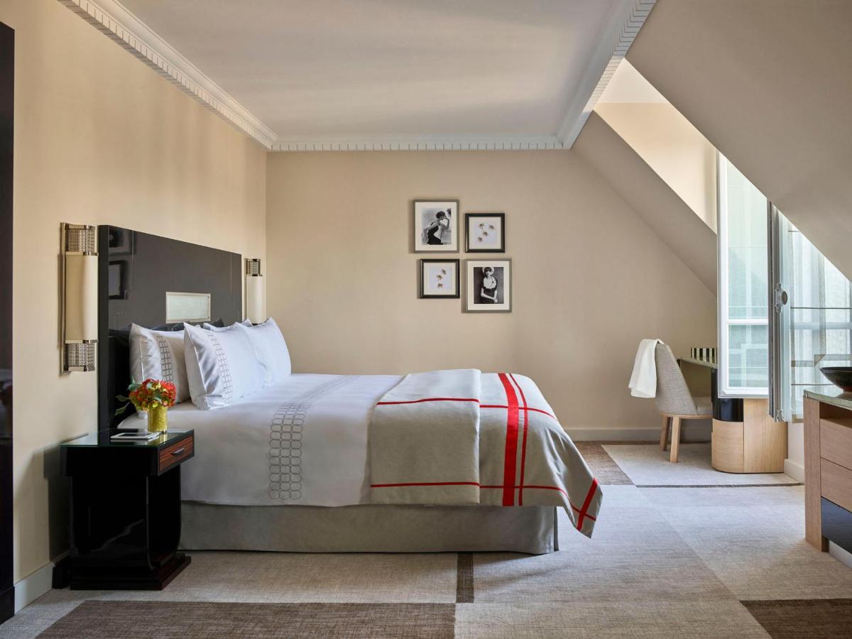 Plaza Athenee - Dorchester Collection
