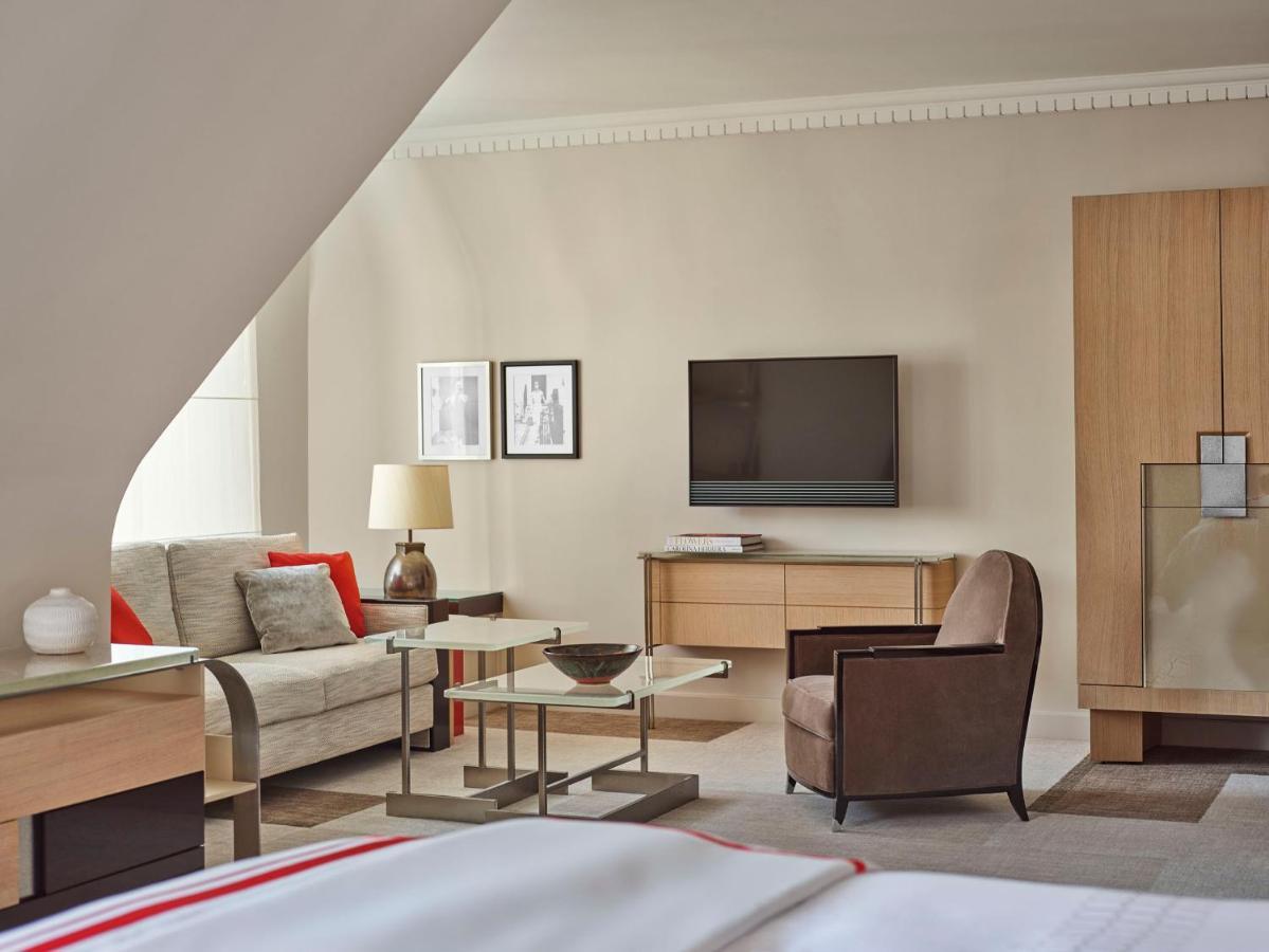 Hotel Plaza Athenee - Dorchester Collection