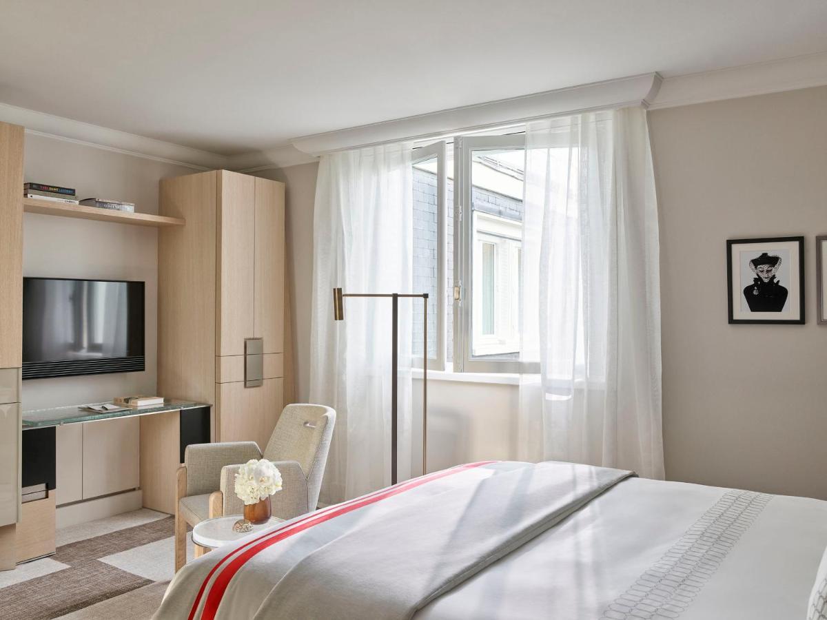 Plaza Athenee - Dorchester Collection Hotel Paris