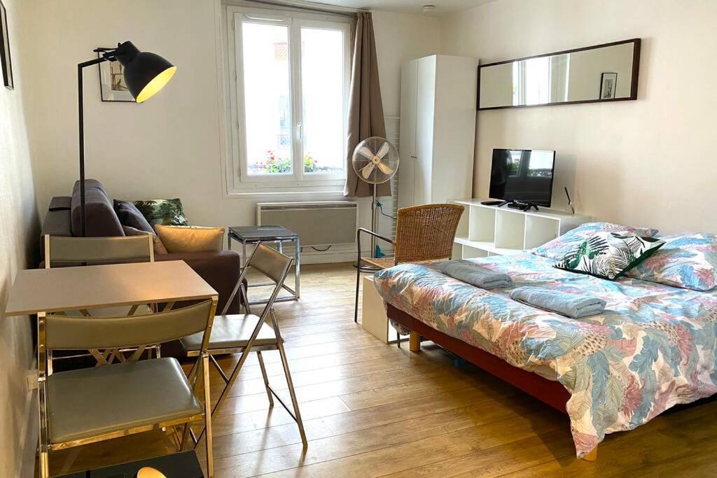 Large, Hyper Central Studio. Historical *