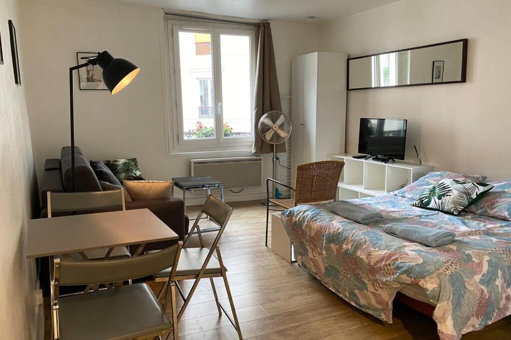 Large, Hyper Central Studio. Historical Apartment Paris