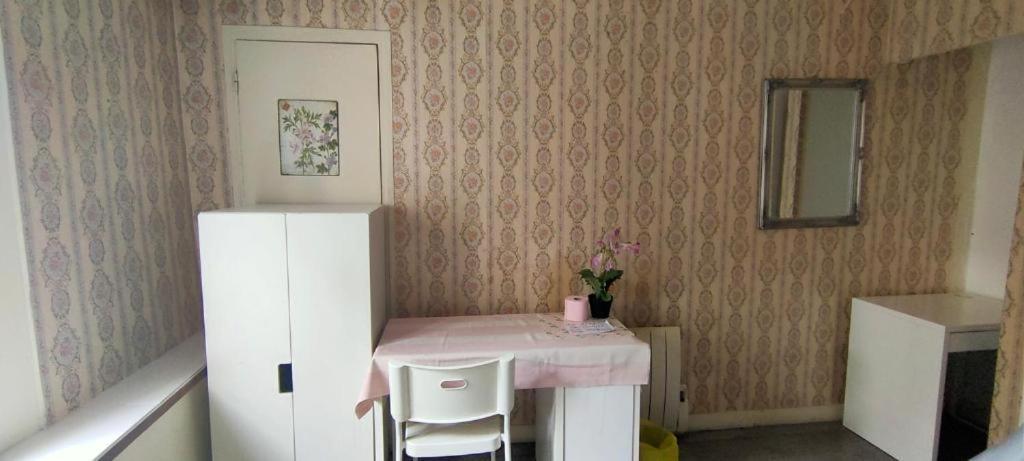 Hostel Fleur De *