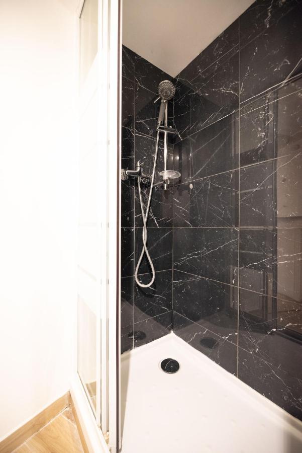 Apartment Mbm - Turenne Paris