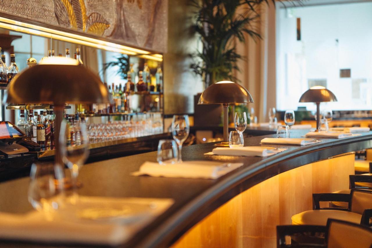 Plaza Athenee - Dorchester Collection Hotel