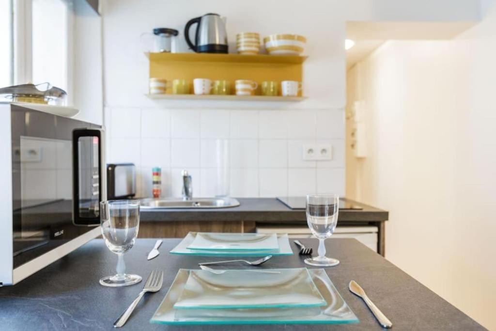 Cmg Ledru-rollin - Canal Saint Martin 3 Appartement