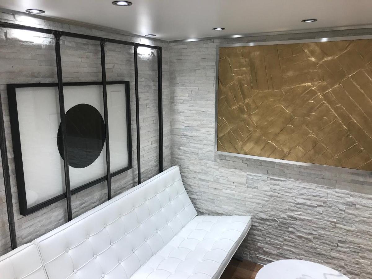 Superbe Triplex Au Coeur De Montorgueil Paris