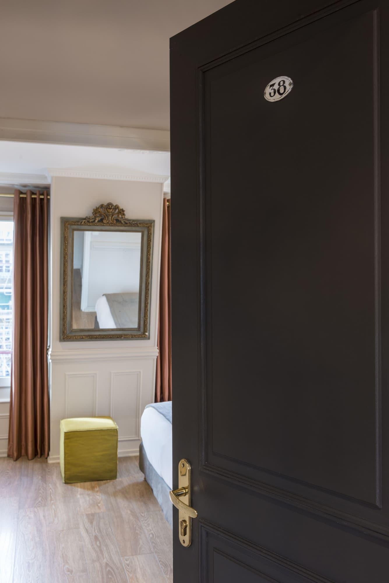 De La Porte Dorée