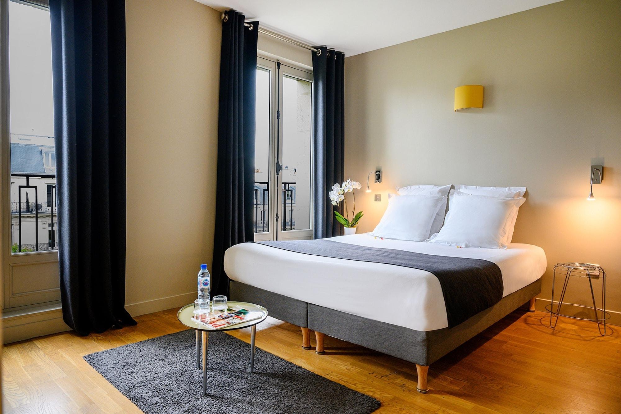 Helzear Champs-elysees 4*