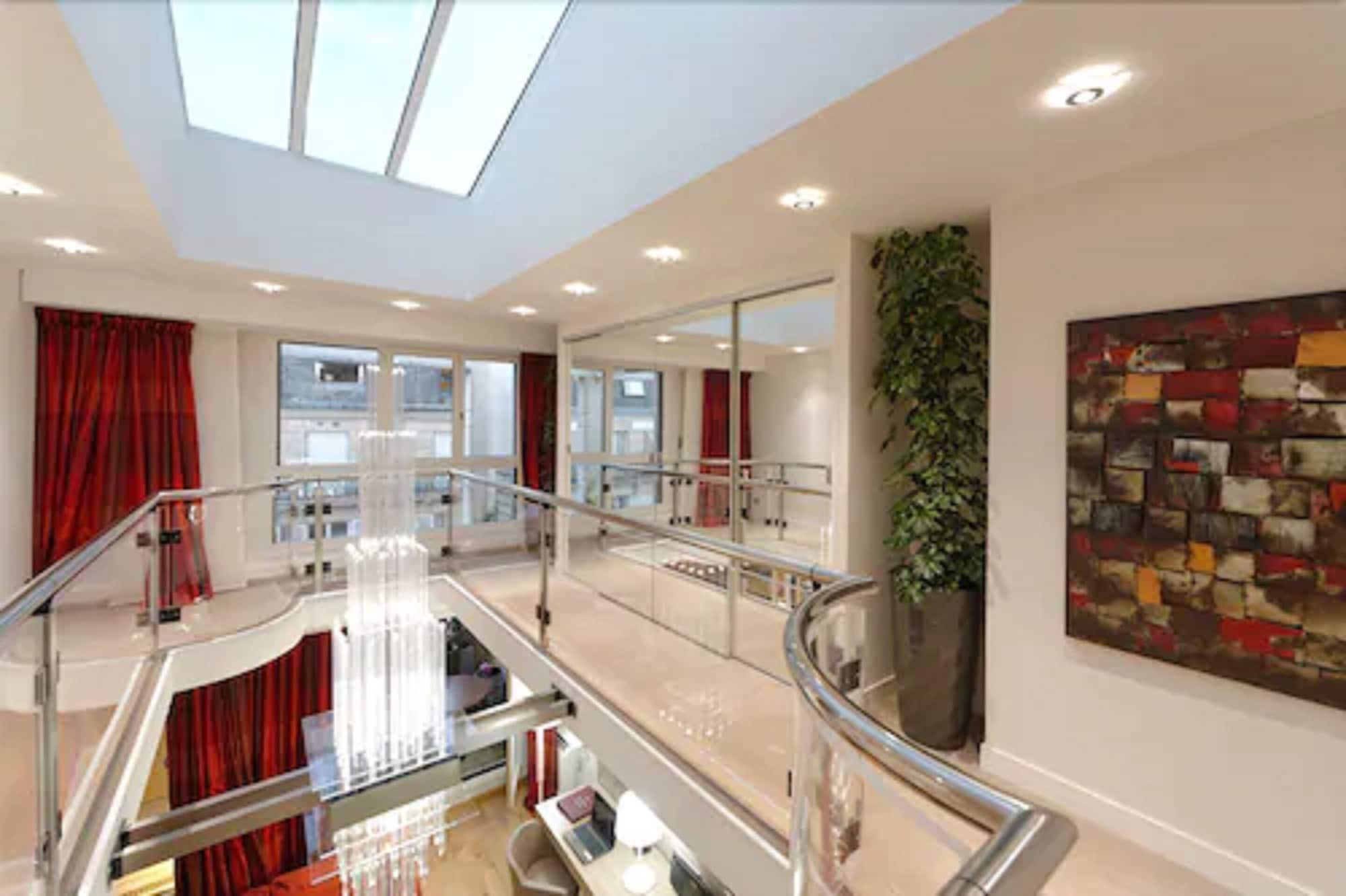Alma Marceau 4*