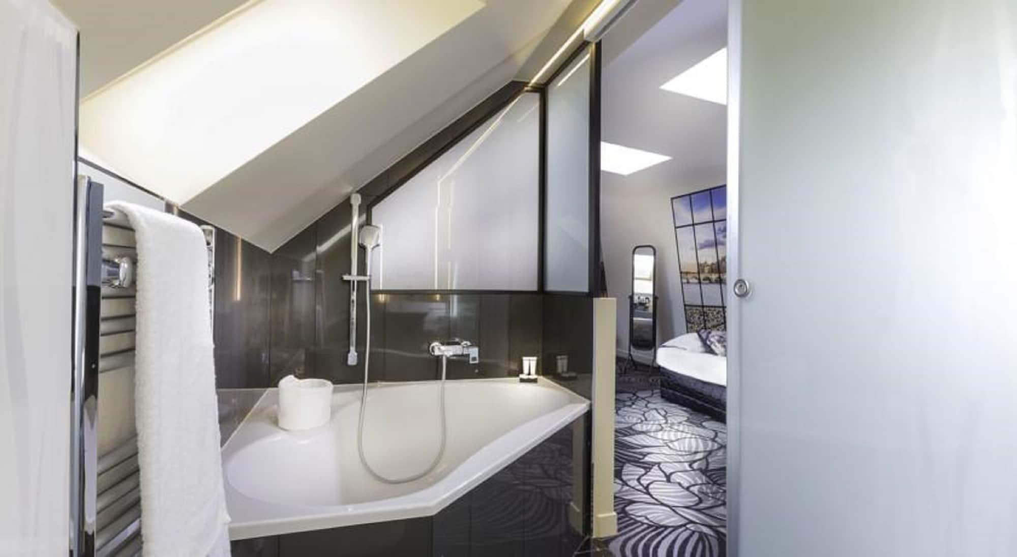 Ile De France Opéra Hotel 3*