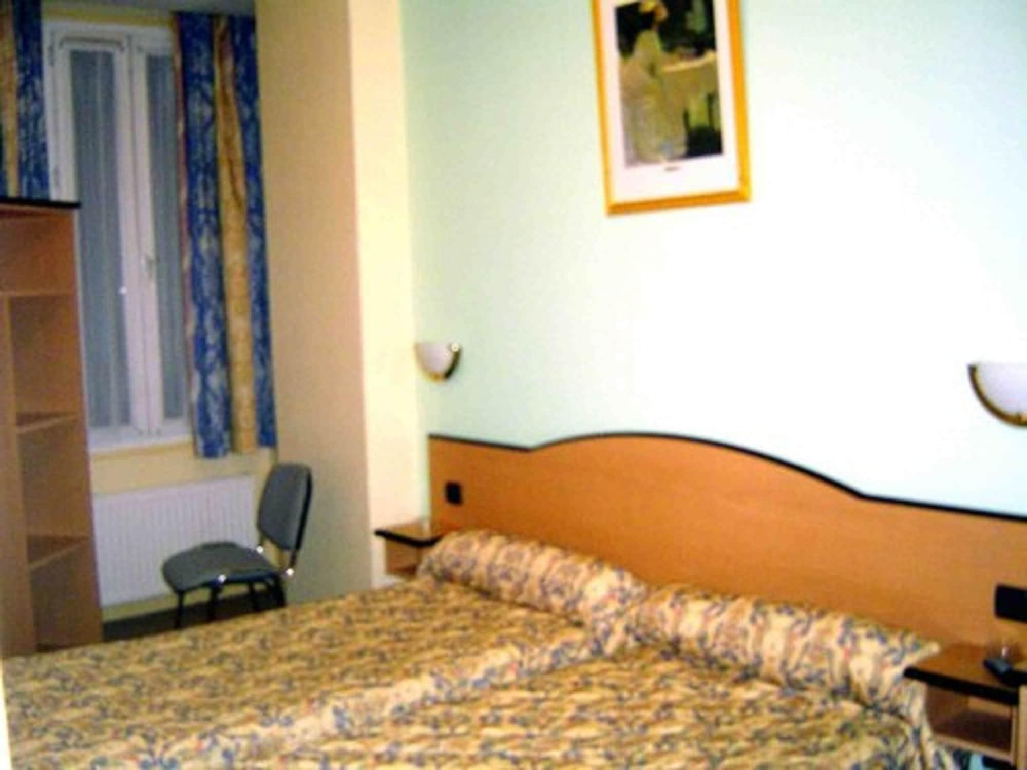 Hotel Ferney République *