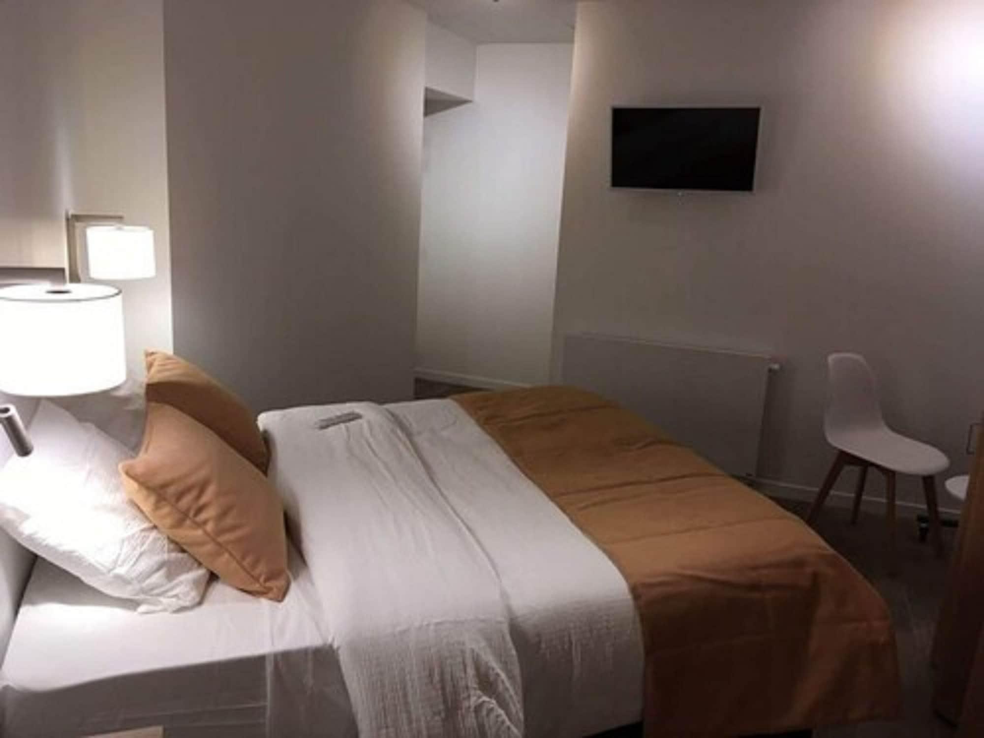 Hotel Ferney République *