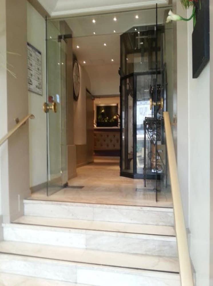 Little Regina Hotel 2*