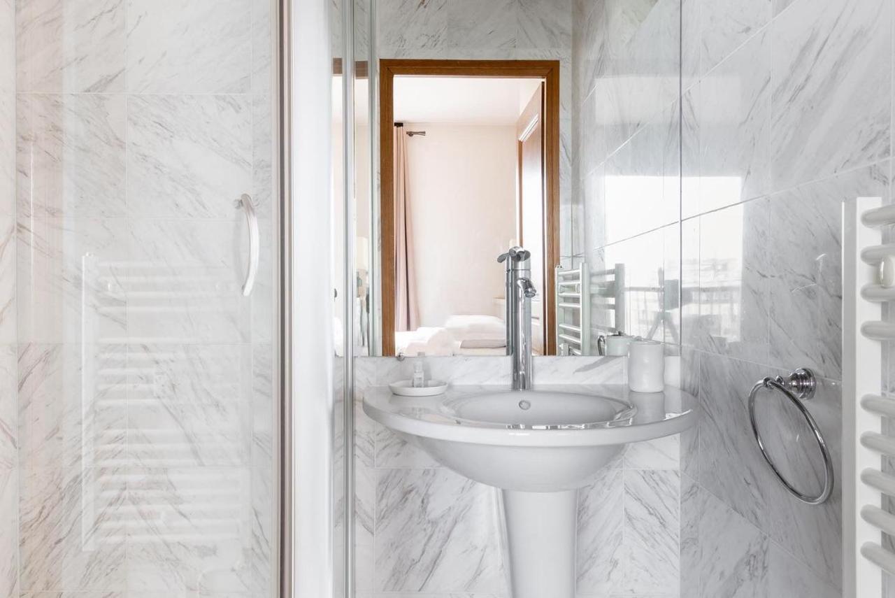 Apartment Hsh Luxury Montaigne Francois 1er Paris