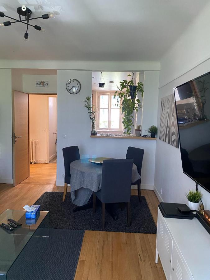 Grand F2 Avec Vue Sur La Maison De Georges Brassens * Paris