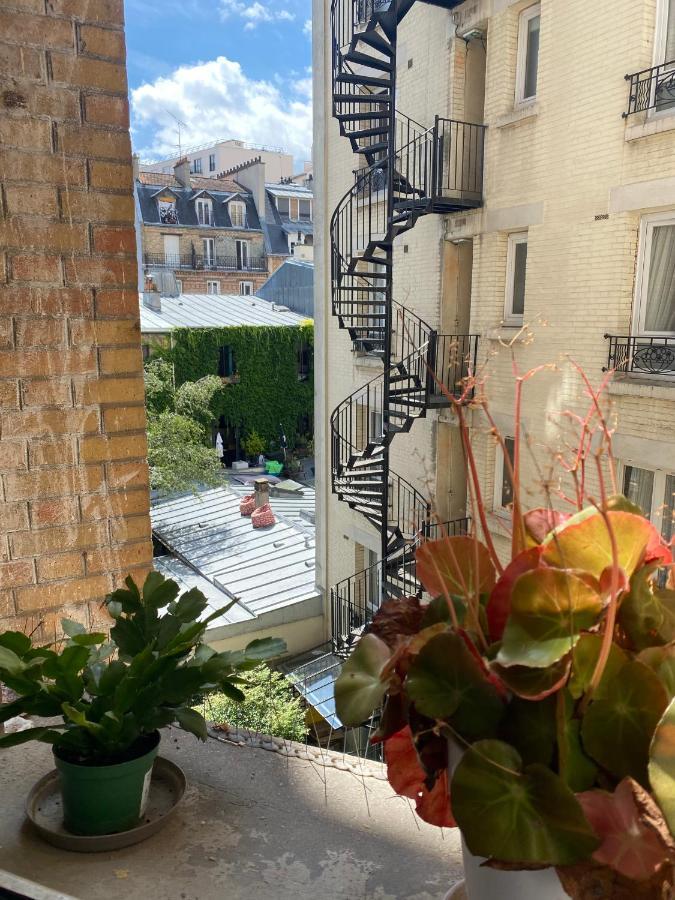Apartment Grand F2 Avec Vue Sur La Maison De Georges Brassens Paris