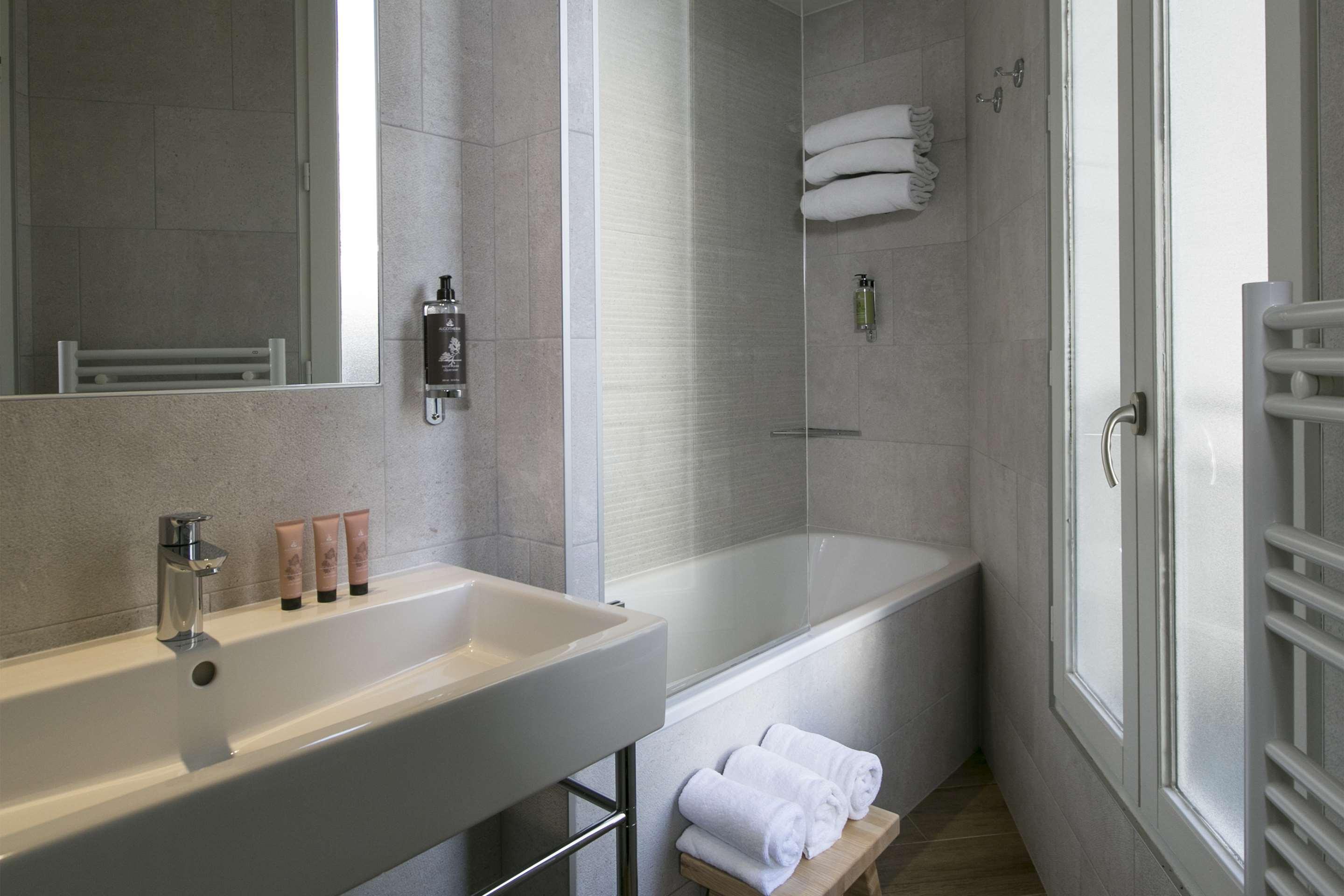 De Neuville Arc De Triomphe Hotel Paris
