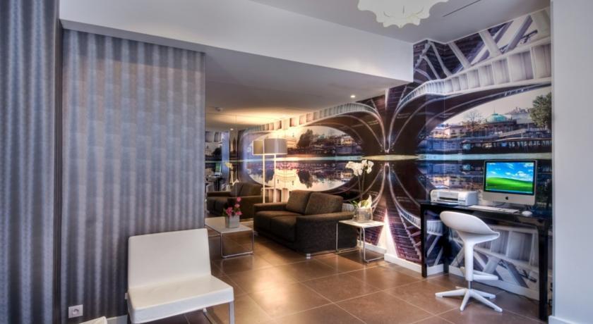 Wyld Saint Germain Hotel